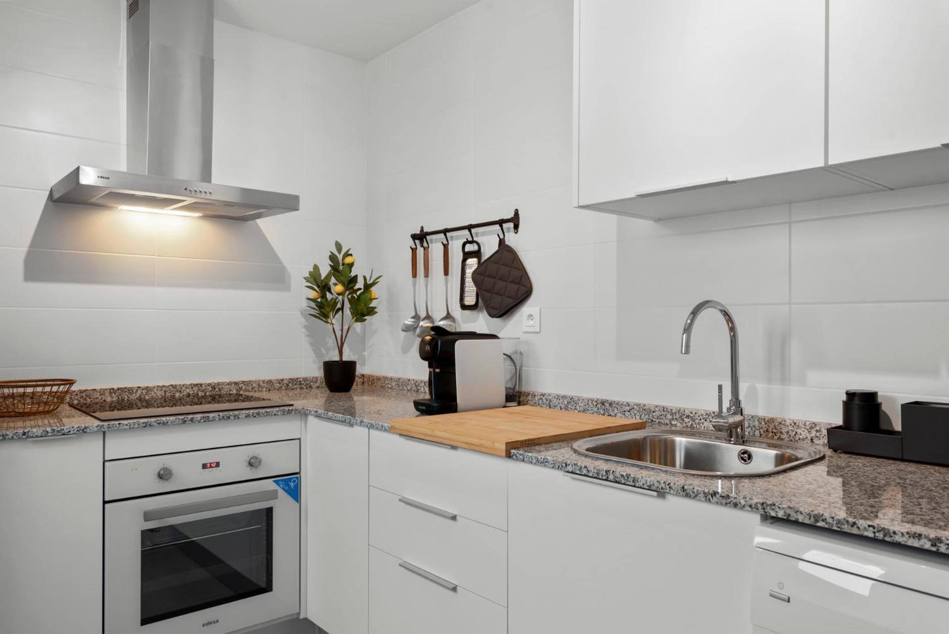 Beautiful 2-Bedroom Apartment Near Center And Beach Estepona Exterior foto