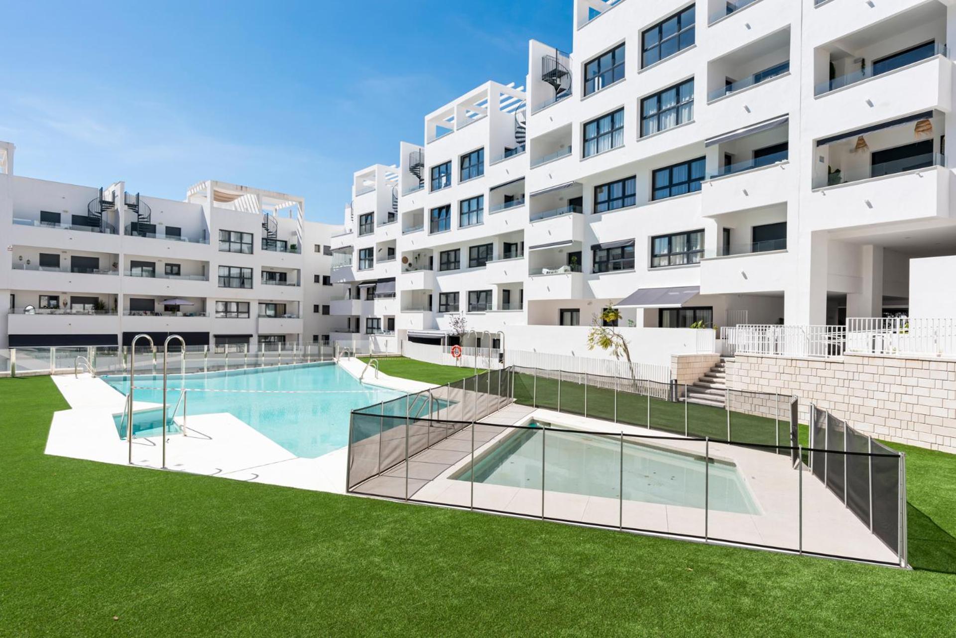 Beautiful 2-Bedroom Apartment Near Center And Beach Estepona Exterior foto