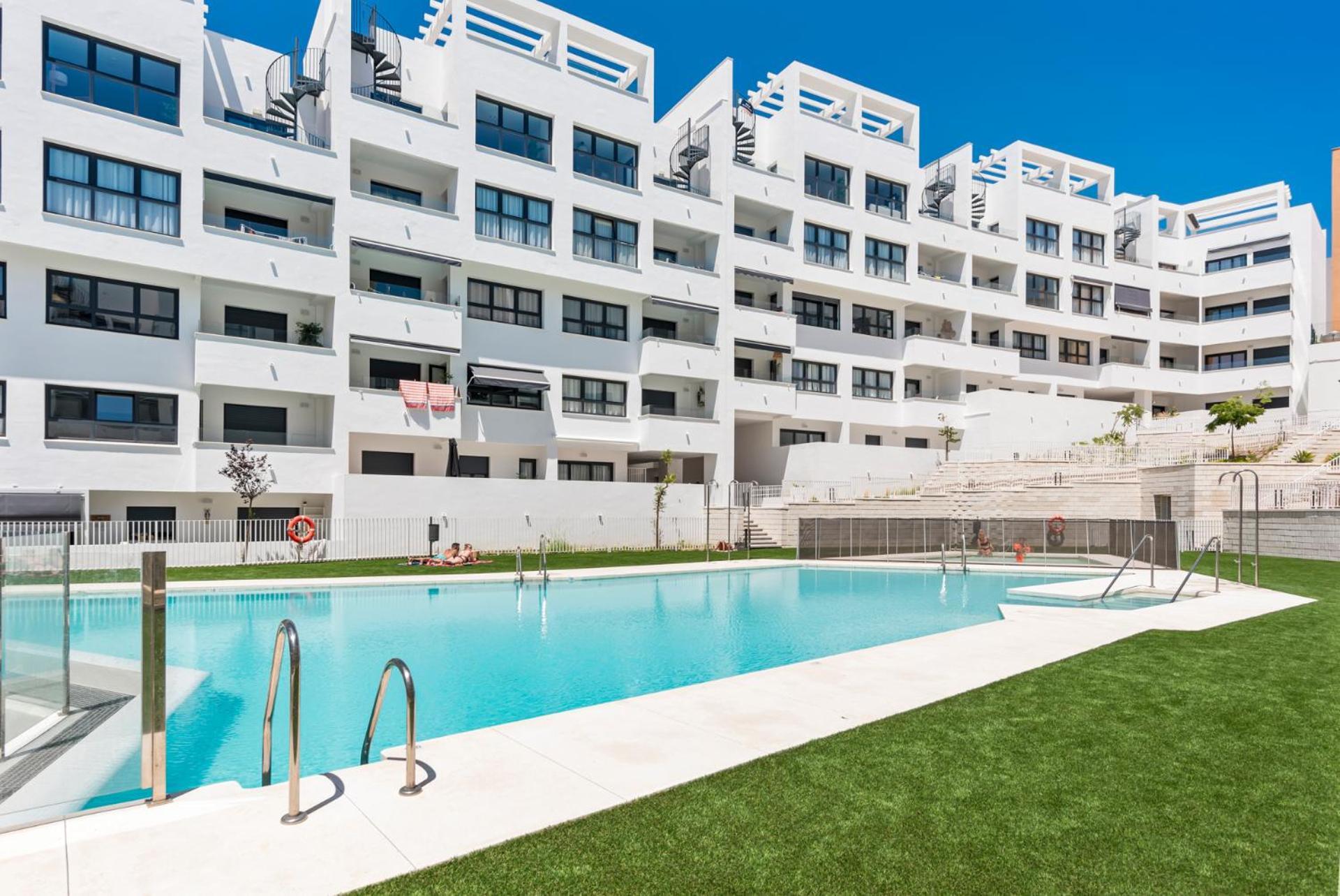 Beautiful 2-Bedroom Apartment Near Center And Beach Estepona Exterior foto